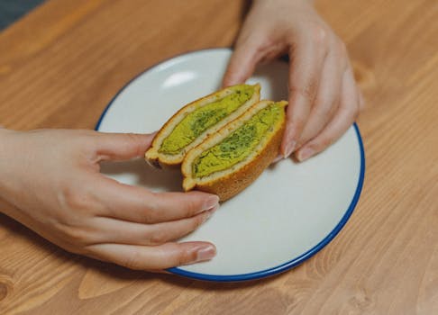  二手房市场强势回暖，深圳楼市迎来春季活跃期；价格企稳信号渐显。 房产家居