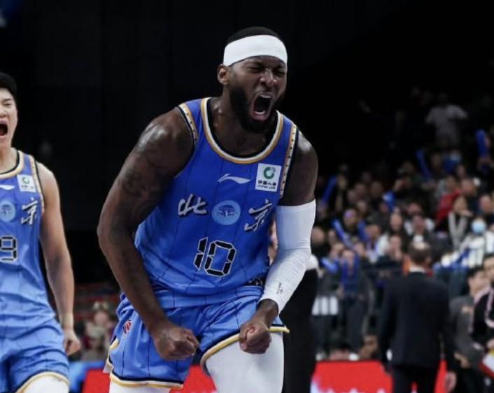  杰曼紧急归队踩场，北京首钢客战吉林蓄势待发；家庭风波平息，外援火力重燃，球队期待逆转赛季走势。 体育新闻