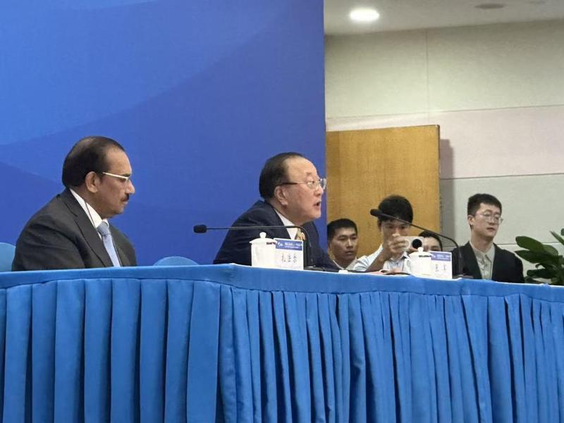  全球变局深刻演进；张军指出，亚洲需以内在确定性化解外部不确定性。 股票财经