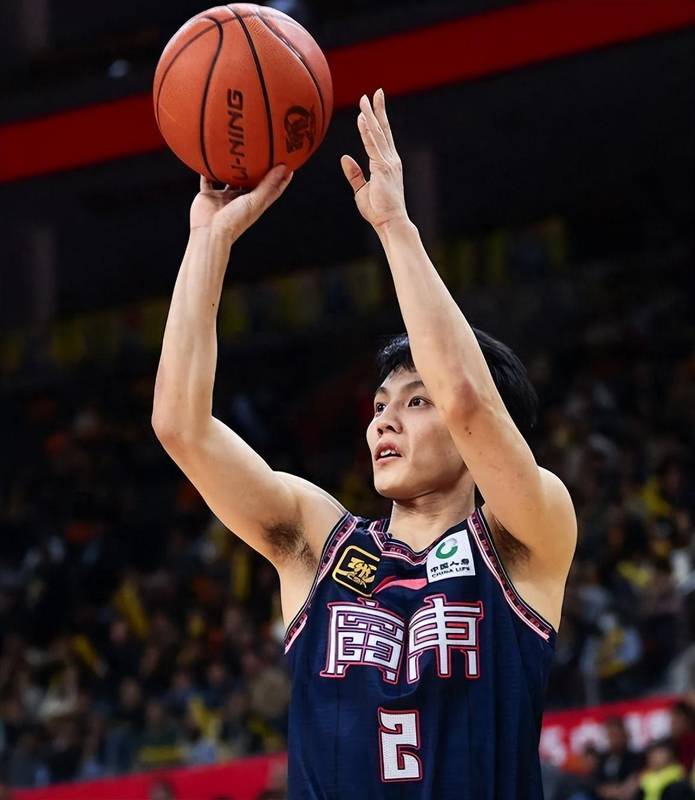  困境中的倔强：从被遗忘的边缘到赛场璀璨星光 情感心理