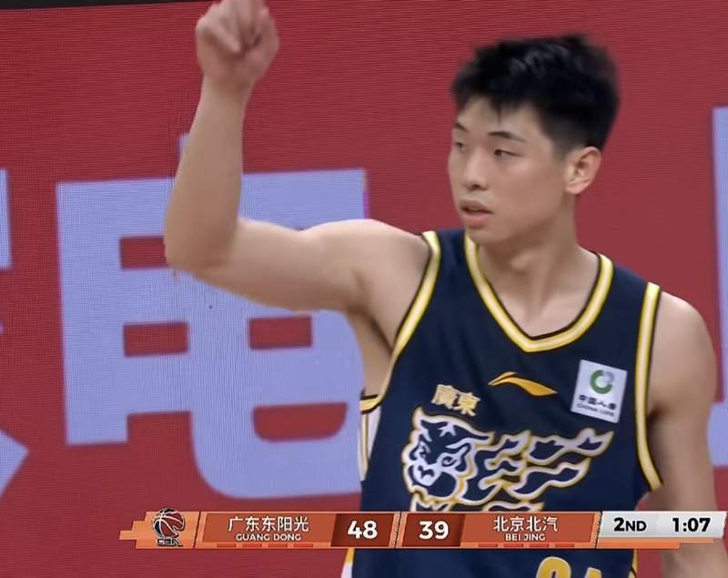  困境中的倔强：从被遗忘的边缘到赛场璀璨星光 情感心理