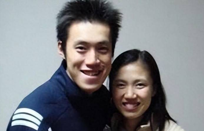 当命运按下暂停键：一位排球国手如何用爱重建生活的答案