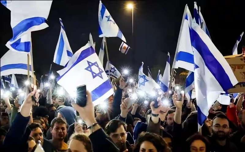  【技术拆解】以色列三波打击体系：50架战机突袭伊朗核设施的战术全流程 新闻