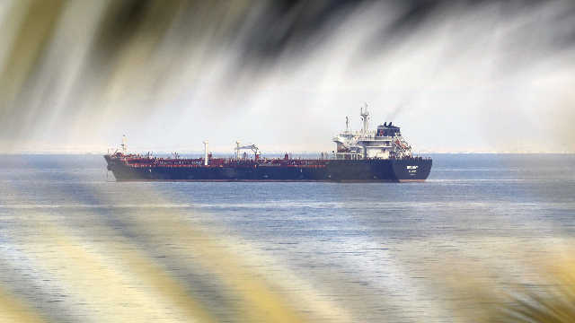  【深度复盘】以色列突袭伊朗油库：油价冲击100美元关口的底层逻辑与投资图谱 股票财经