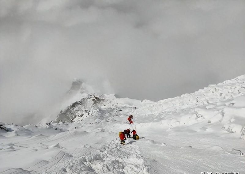  生死之间的抉择：珠峰之巅那一声「我带你回家」 文化旅游