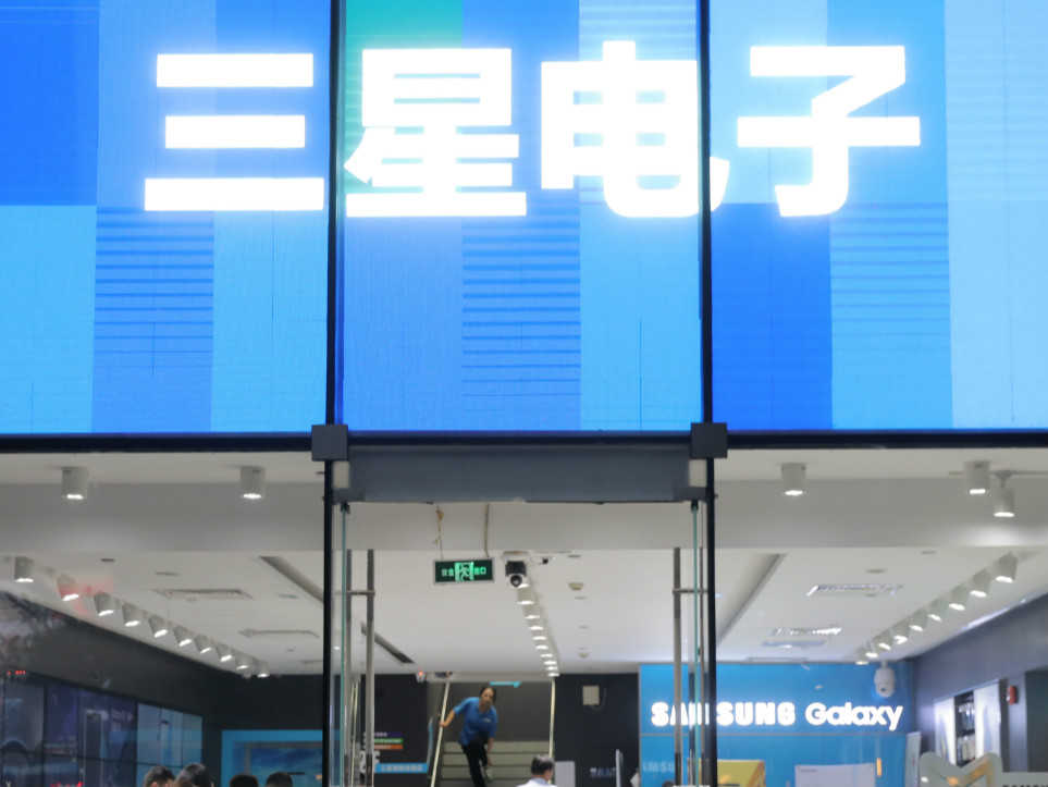  AMD单日蒸发17%市值的深层逻辑：芯片板块轮动与AI估值重塑 股票财经